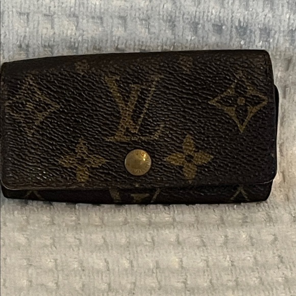 Louis Vuitton 4 Hook Key Holder - Picture 13 of 13